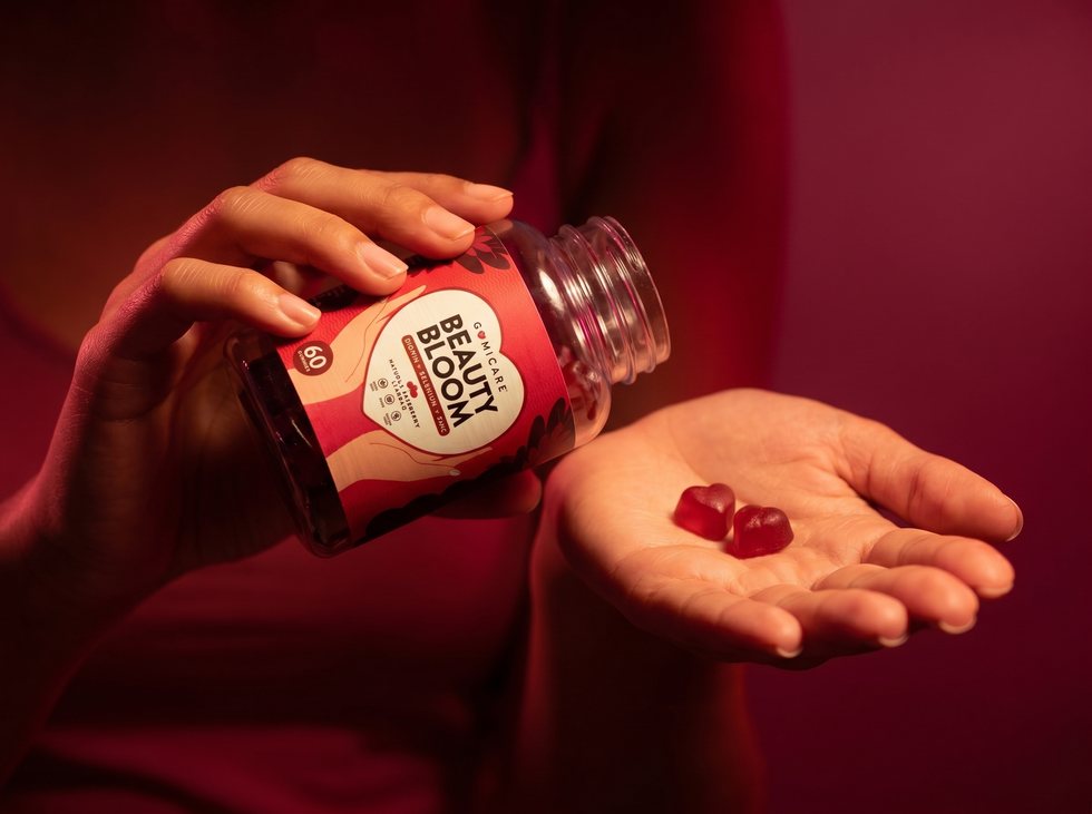 Sirviendo dos gominolas de Beauty Bloom con forma de coraz&oacute;n